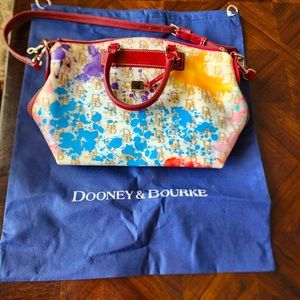 Dooney & Bourke Satchel/Shoulder Tote. NWOT includes the D & B blue dust bag.